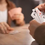 Bästa kortspelen för två – här hittar du spelen som aldrig blir tråkiga