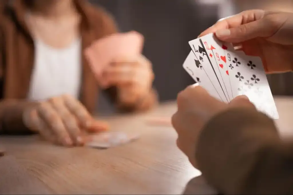 Bästa kortspelen för två – här hittar du spelen som aldrig blir tråkiga