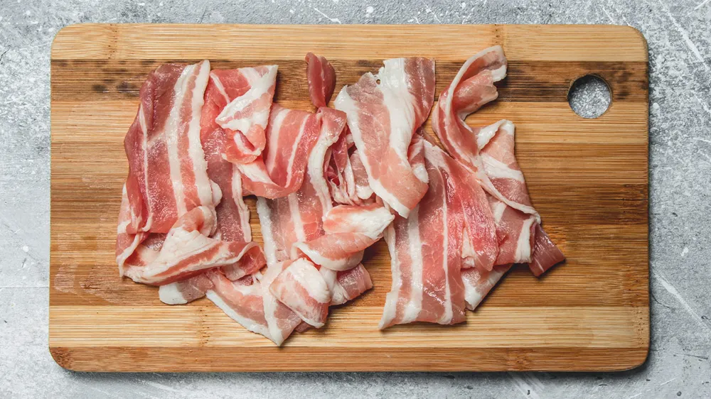 kan man äta rå bacon