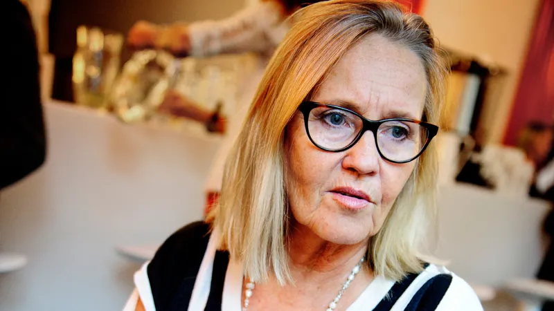 Varför Carina Lidboms dejtar utomlands