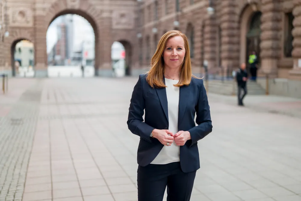 vad gör annie lööf idag